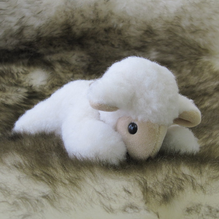 Ruskovillan makaava lammas pehmolelu villaa
