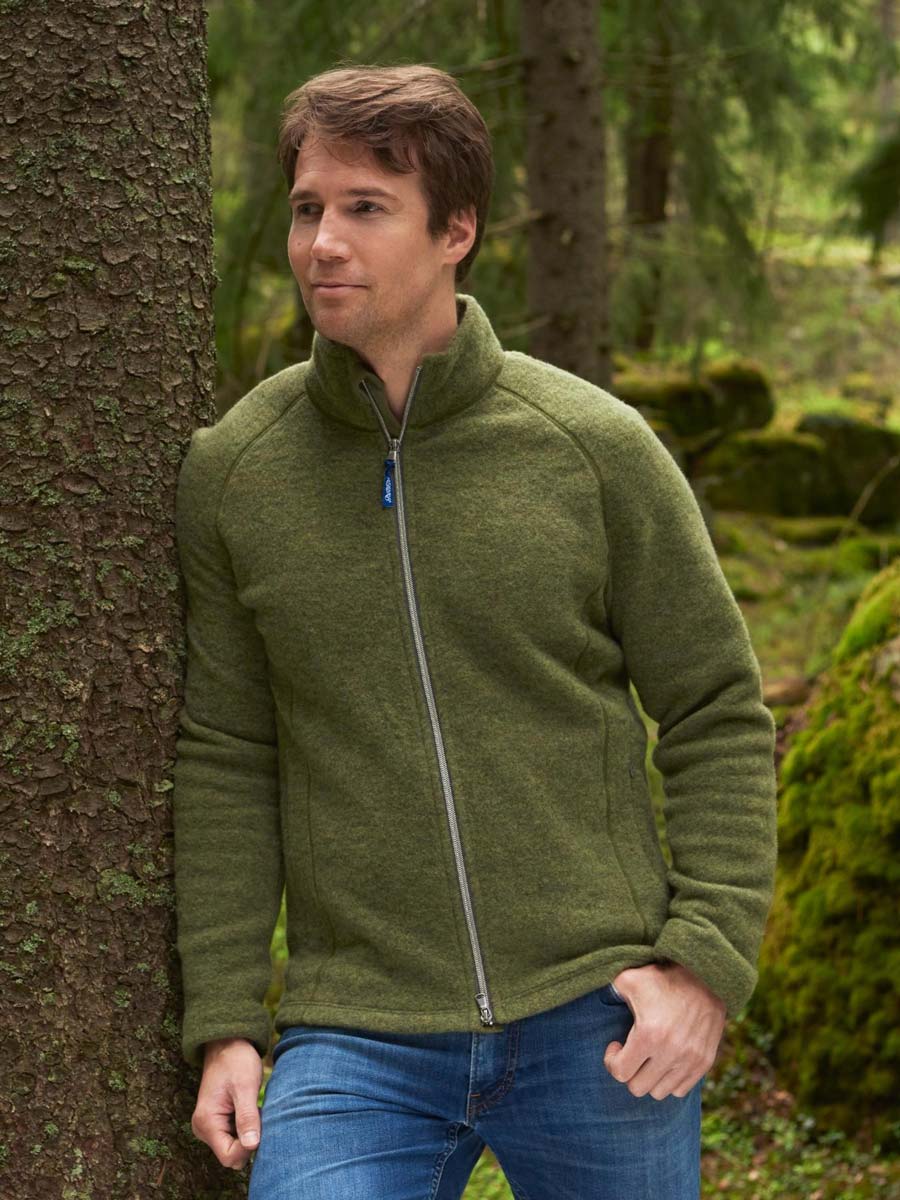 Ruskovilla's organic merino wool fleece jacket for men in moss green